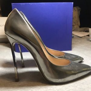 Casadei size 11 blade silver patent leather pumps